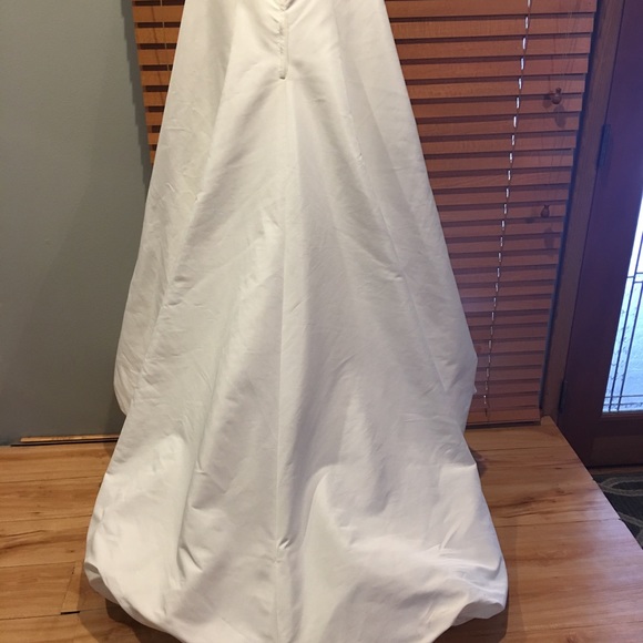 New With Tags Wedding Dress - Picture 6 of 8